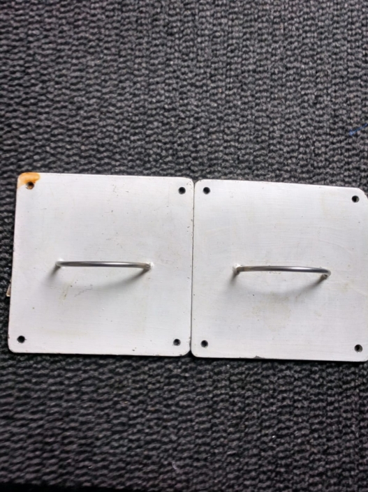 PLANCHA METALICA Y ANILLA PARA CUERDAS 18€ /u